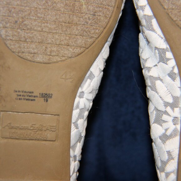 Like New American Eagle White Flower Ballet Flat Size 4.5 - Picture 6 of 6
